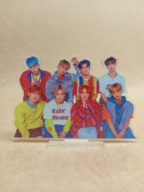 Акриловая мини фигурка ATEEZ 681 — коллекционный шедевр для фанатов!
