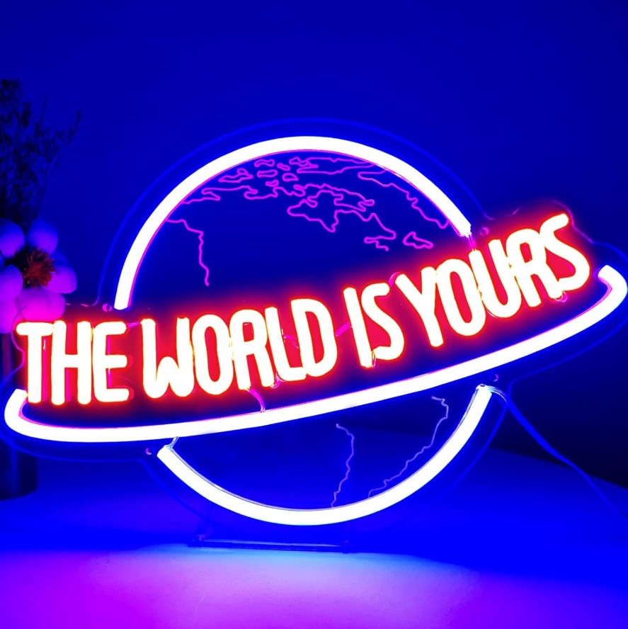 Неоновая вывеска "The World is yours"